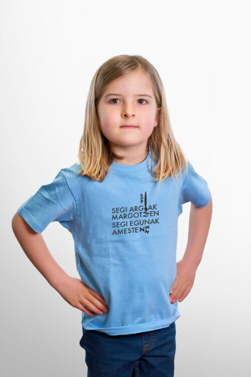 Camiseta 'Segi argiak margotzen, segi egunak amesten’