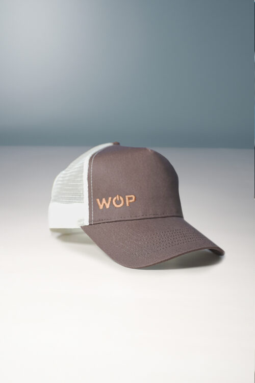 Gorra trucker WOP Marrón